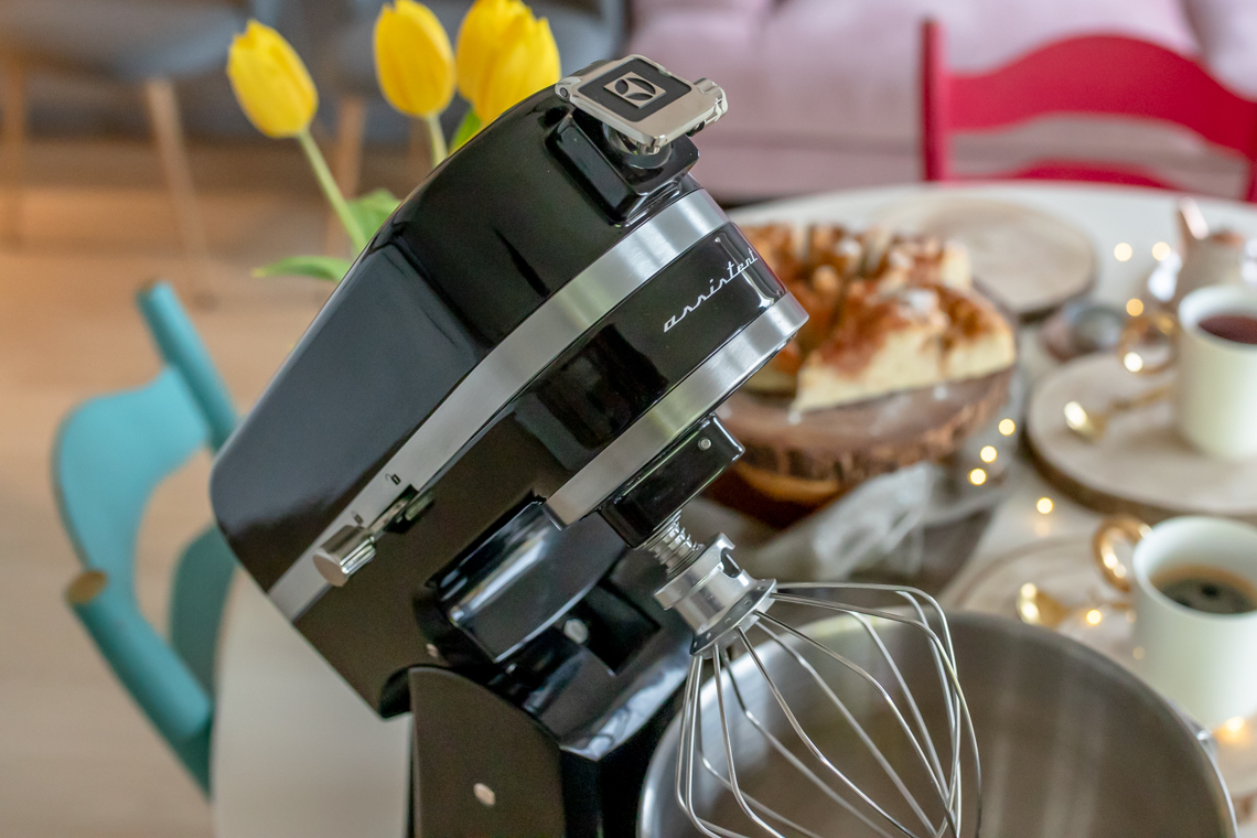 Robot kuchenny Electrolux Assistent EKM4200, pomoc domowa, szybkie ciasto z jabłkami